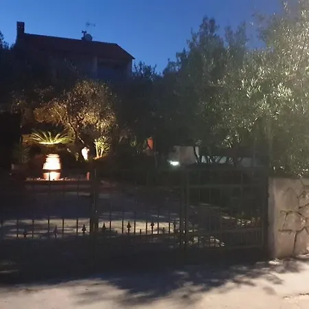 Holiday Stari Grad *