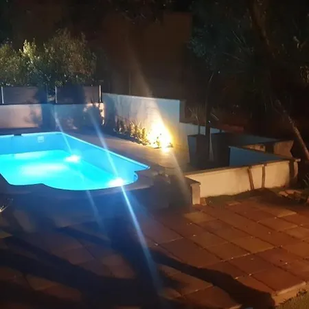 Holiday Stari Grad *