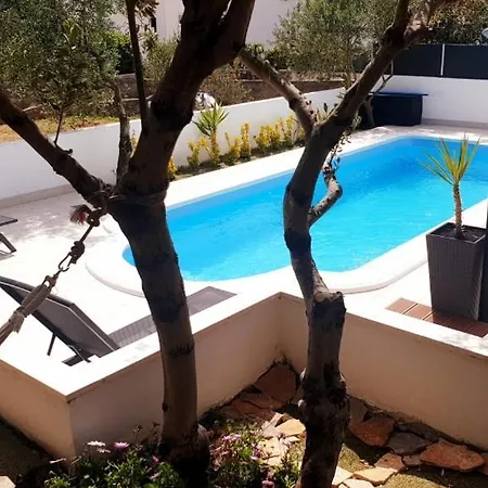 Holiday Stari Grad *